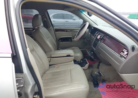 2005 Lincoln Town Car Signature из США, поврежденный, VIN 1LNHM81W75Y622267